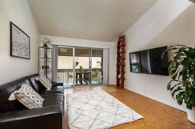 Single-family house For Sale in 1775, Diamond Street, San Diego, California