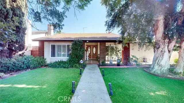 Single-family house For Sale in 11726, Balboa Boulevard, Los Angeles, California