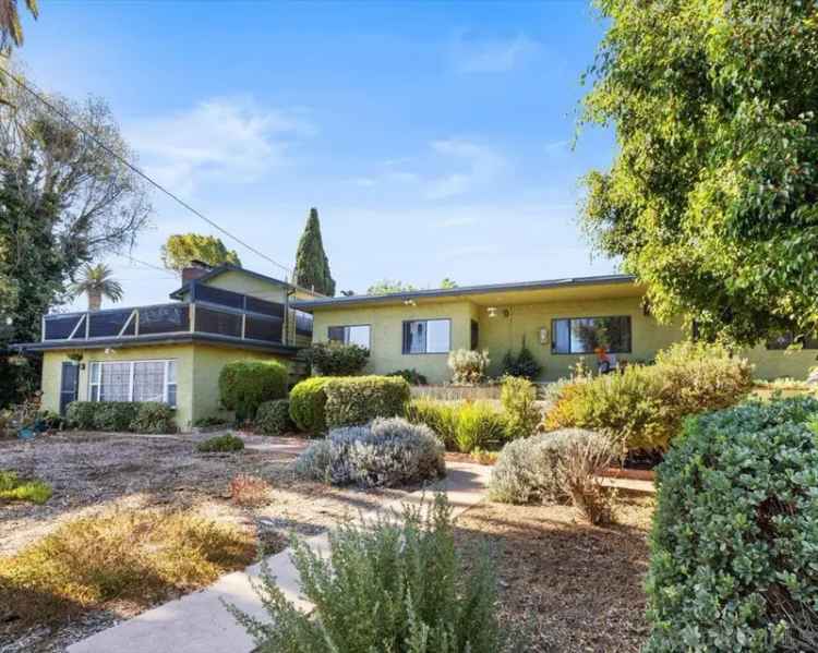 Multi-family house For Sale in 1061, Prospect Place, Vista, California