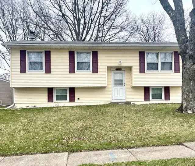 Beautiful Newly Updated 4 Bed 2 Bath Home for Rent in Davenport IA