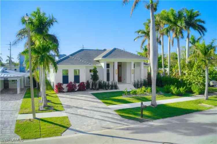 Single-family house For Sale in Naples, Florida