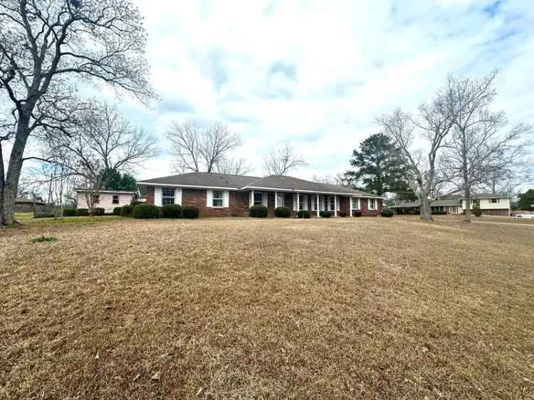 Single-family house For Sale in 1900, Saddlewood Trail, Dothan, Alabama