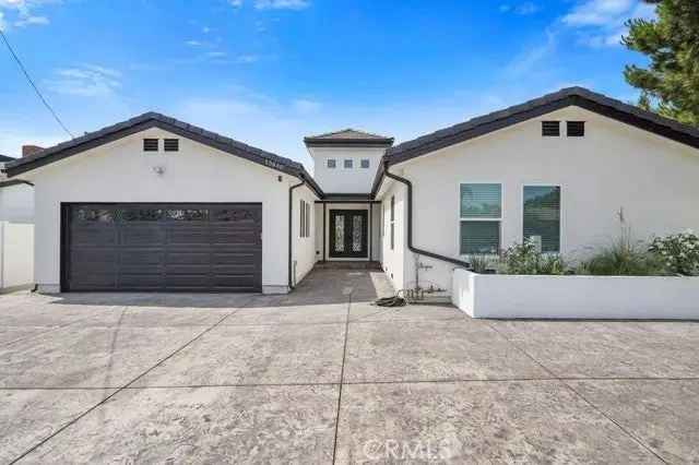 Single-family house For Sale in 13840, Valerio Street, Los Angeles, California