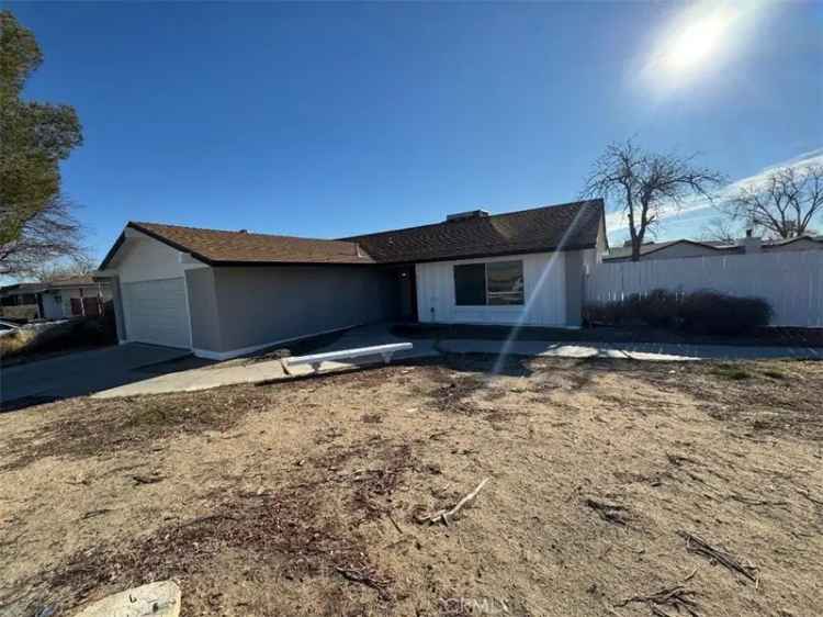 Single-family house For Sale in 21462, Randsburg Mojave Road, California City, California