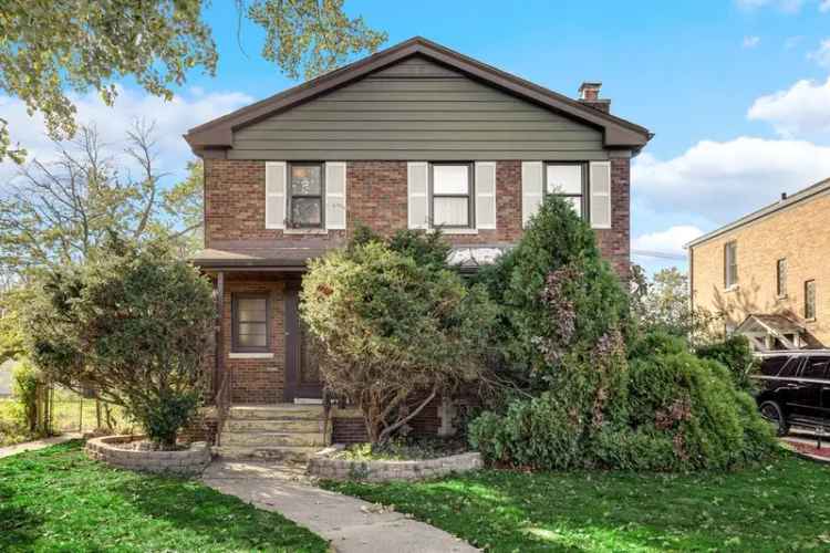 Single-family house For Sale in 8240, South Crandon Avenue, Chicago, Illinois