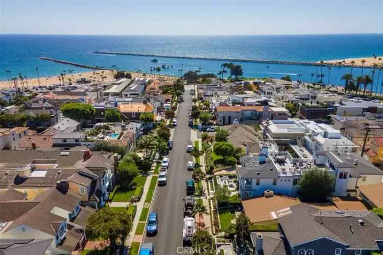 Single-family house For Sale in 237, Heliotrope Avenue, Newport Beach, California