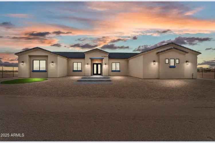 Single-family house For Sale in Wittmann, Arizona