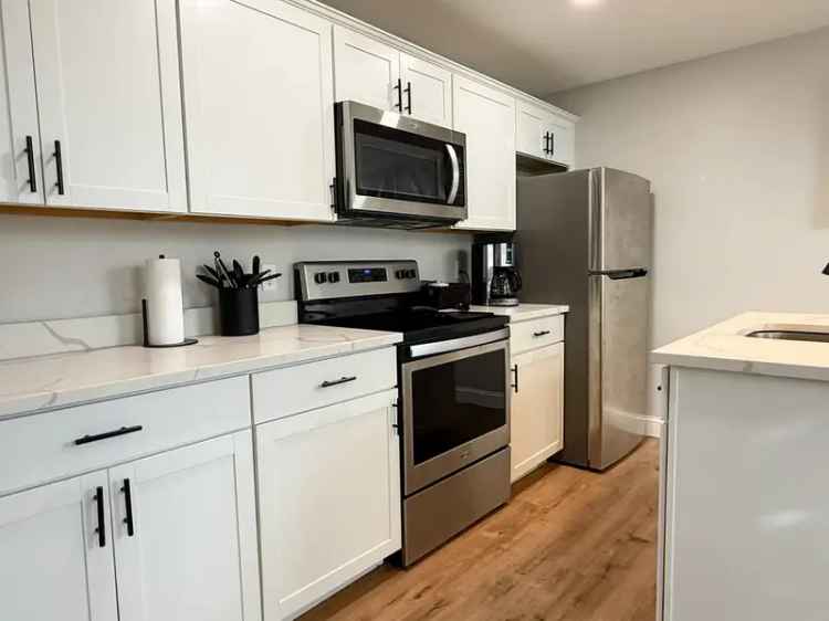 Modern 1-Bedroom Apartment in Biddeford - Furnished