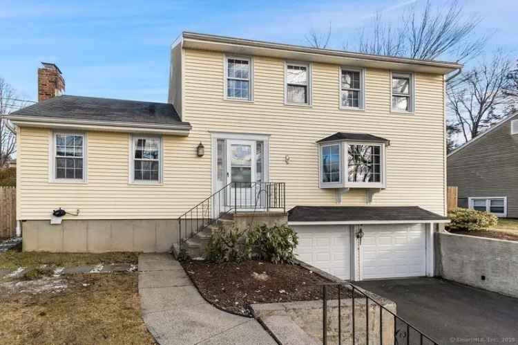 Single-family house For Sale in 355, Lawlor Terrace, Stratford, Connecticut