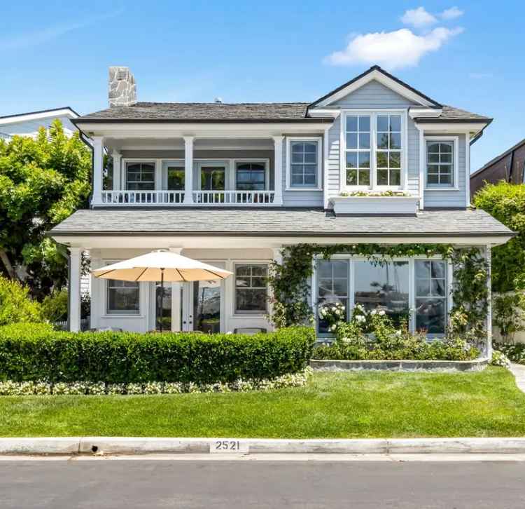 Single-family house For Sale in 2521, Bayshore Drive, Newport Beach, California