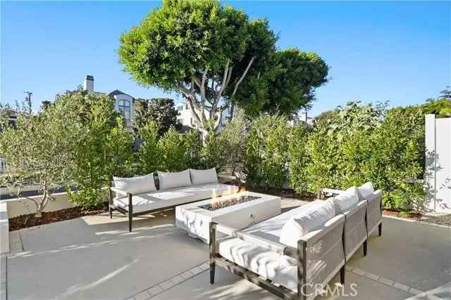 Single-family house For Sale in 604, Narcissus Avenue, Newport Beach, California