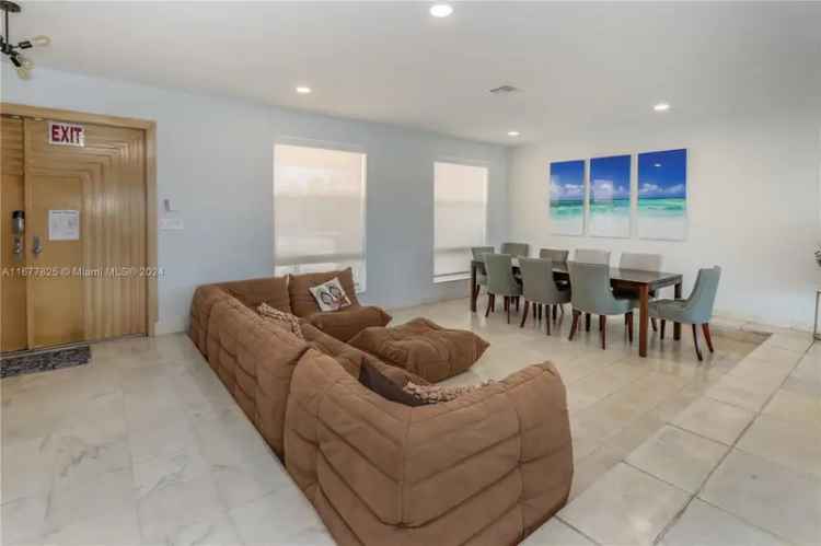 Single-family house For Sale in Hallandale Beach, Florida