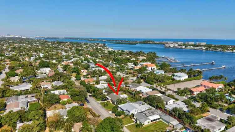 Single-family house For Sale in 1714, North Palmway, Lake Worth Beach, Florida