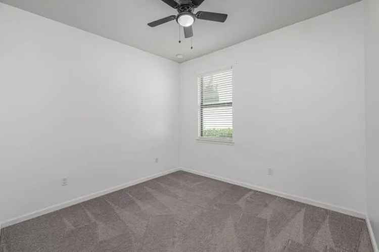 Single-family house For Sale in Port Saint Lucie, Florida