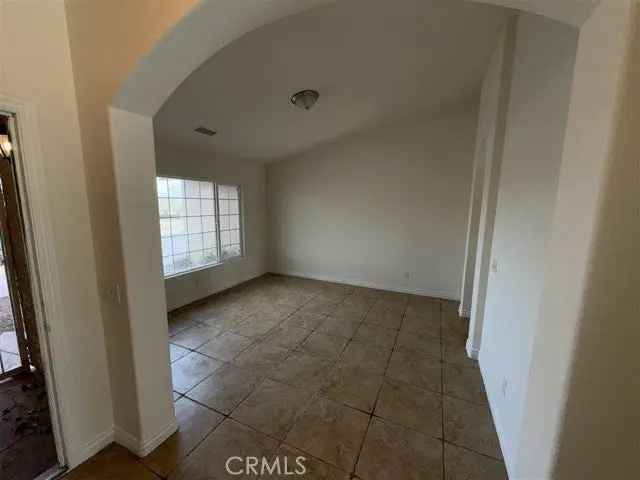 Single-family house For Sale in 16271, Enramada Road, Victorville, California