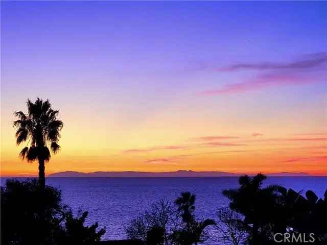 Single-family house For Sale in 31844, 8th Avenue, Laguna Beach, California