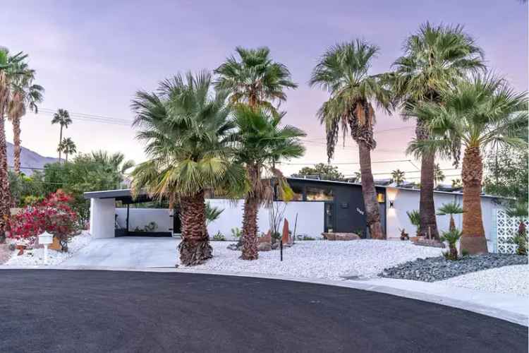 Single-family house For Sale in 2199, North Berne Drive, Palm Springs, California