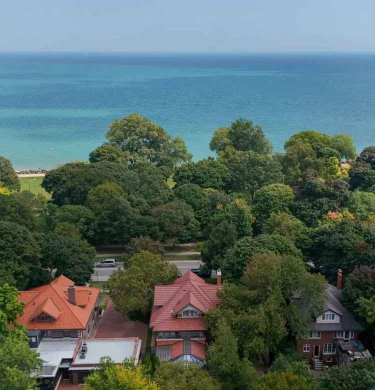 Single-family house For Sale in 824, Sheridan Road, Evanston, Illinois