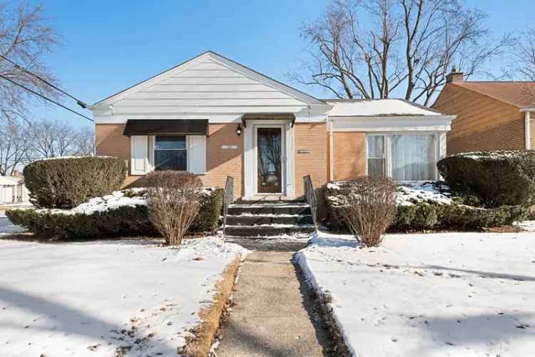 Single-family house For Sale in 1401, Boeger Avenue, Westchester, Illinois