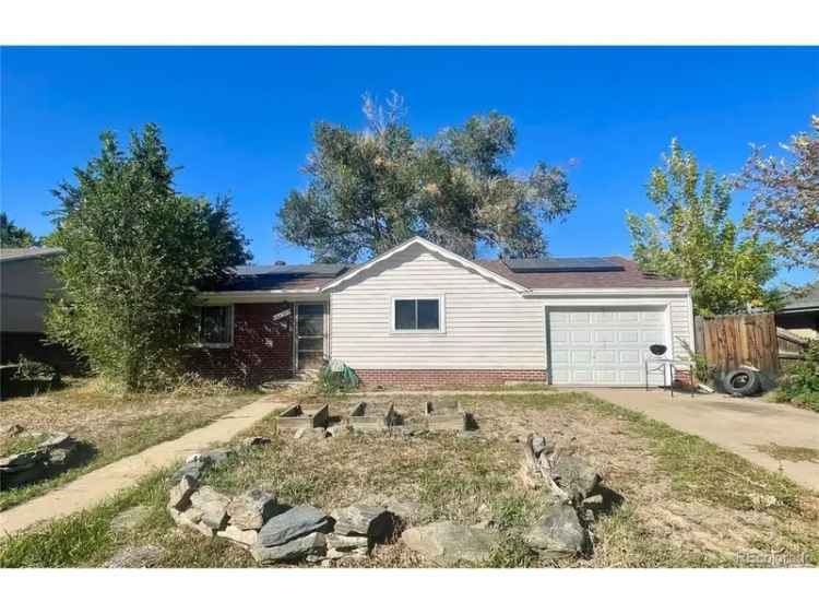 Single-family house For Sale in Arvada, Colorado