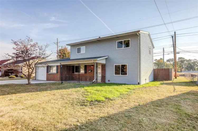 Single-family house For Sale in 2804, Sunset Drive, Granite City, Illinois