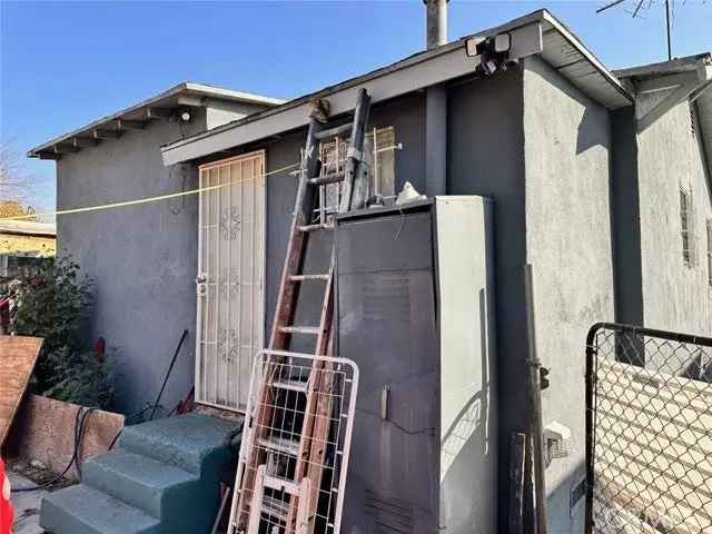 Single-family house For Sale in 9547, Defiance Avenue, Los Angeles, California