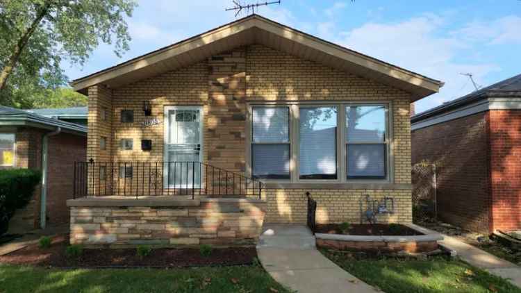 Single-family house For Sale in 8805, South Cornell Avenue, Chicago, Illinois