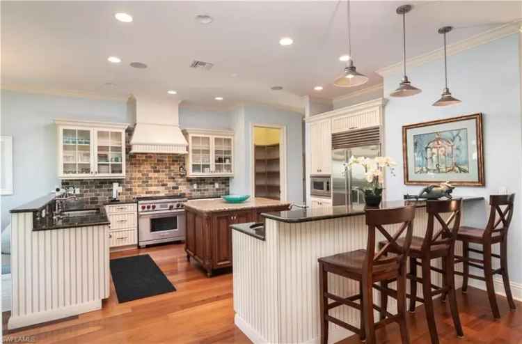 Single-family house For Sale in 645, Broad Avenue South, Naples, Florida