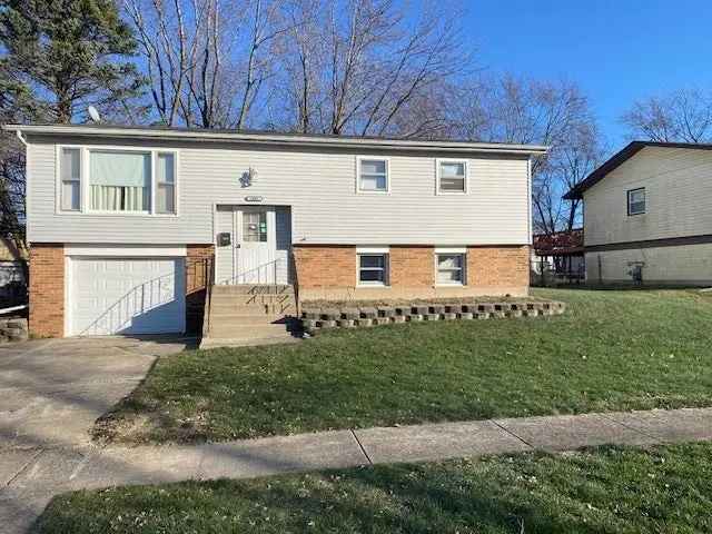 Single-family house For Sale in 19001, Birch Avenue, Country Club Hills, Illinois