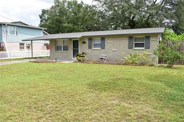 Single-family house For Sale in 11003, North 27th Street, Tampa, Florida