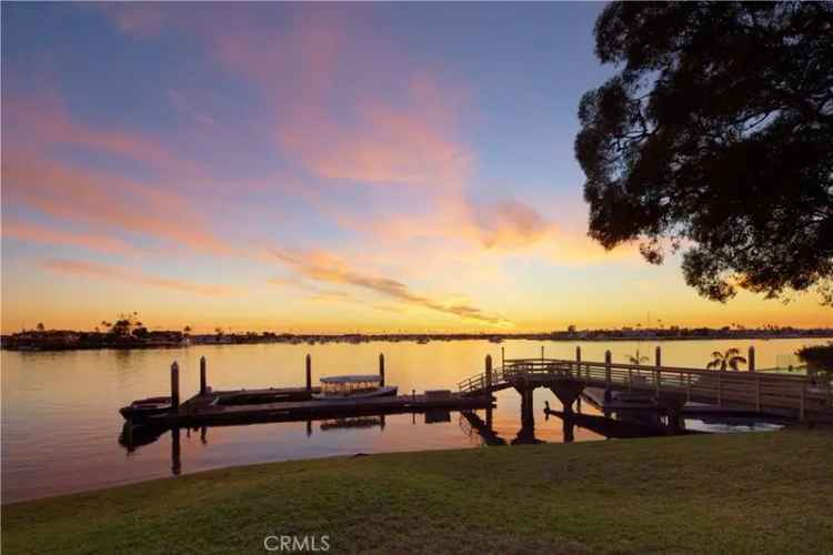 Single-family house For Sale in 20, Harbor Island Road, Newport Beach, California