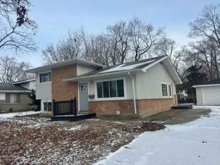 Single-family house For Sale in 175, Westwood Drive, Park Forest, Illinois