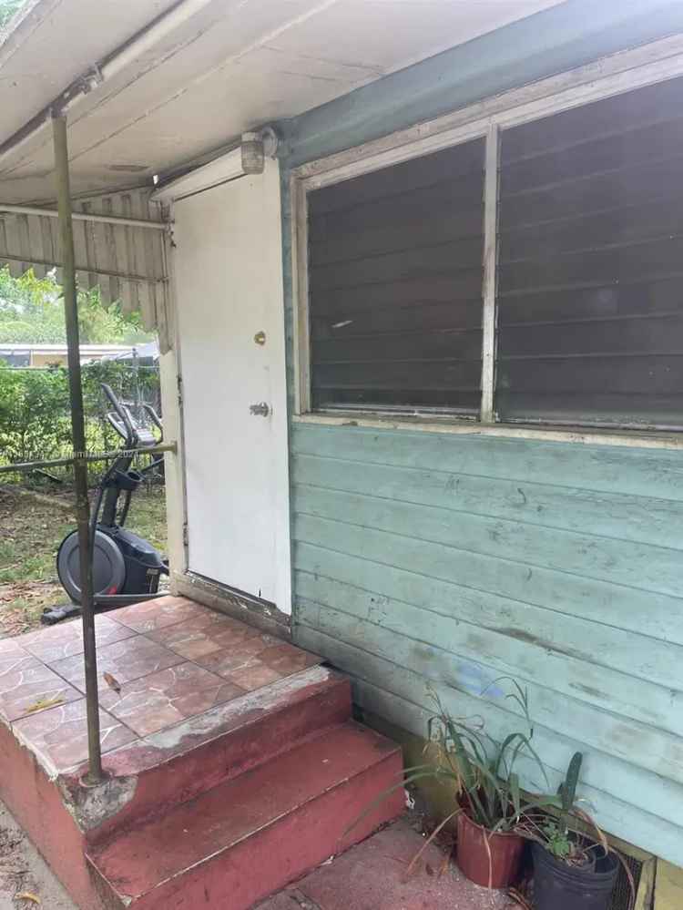 Single-family house For Sale in 50, Northeast 82nd Terrace, Miami, Florida