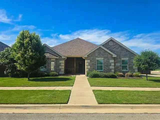 Single-family house For Sale in 374, Eagle Mountain Drive, Hickory Creek, Texas