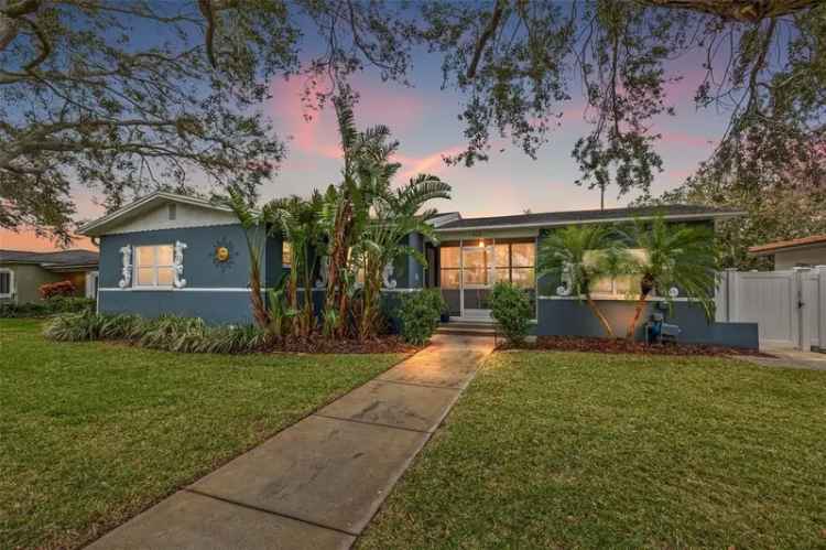 Single-family house For Sale in 818, 37th Avenue Northeast, Saint Petersburg, Florida