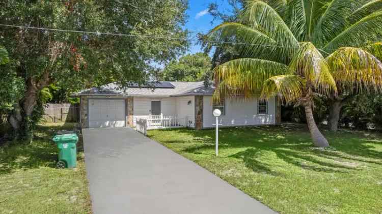 Single-family house For Sale in 349, Southeast Thornhill Drive, Port Saint Lucie, Florida