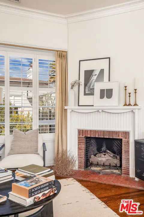 Condo For Sale in 120, North Flores Street, Los Angeles, California