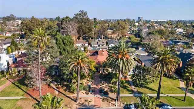 Single-family house For Sale in Long Beach, California