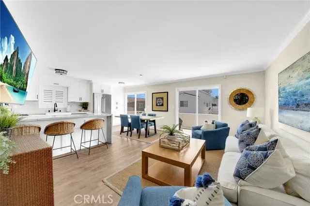 Single-family house For Sale in 5306, Neptune Avenue, Newport Beach, California