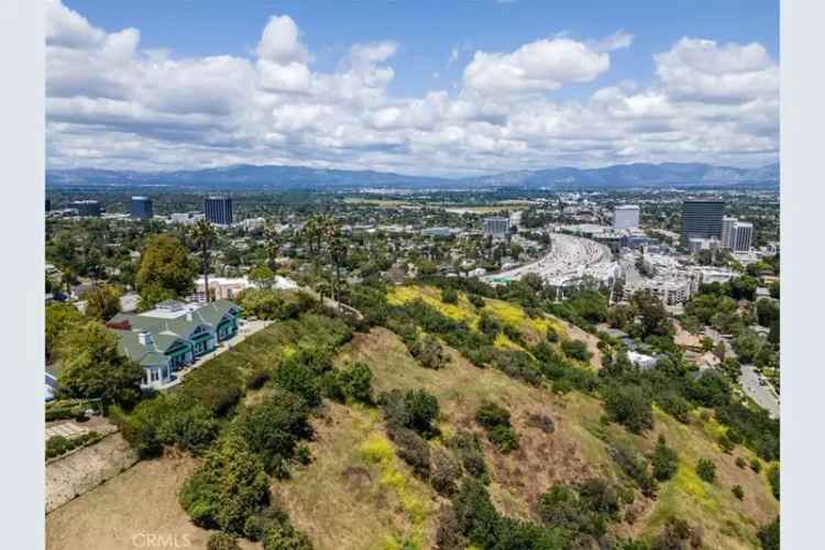 Single-family house For Sale in 15589, Briarwood Drive, Los Angeles, California