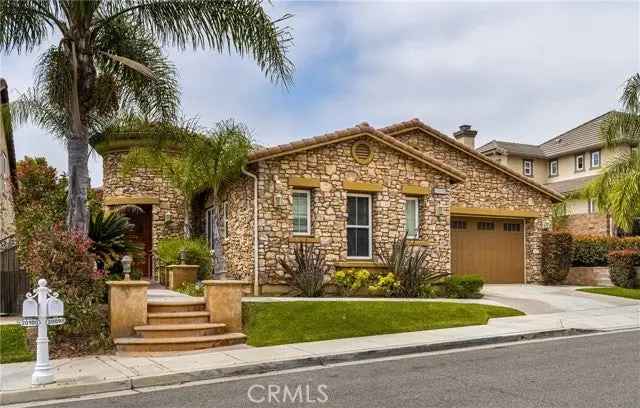 Single-family house For Sale in 20098, Livorno Lane, Yorba Linda, California