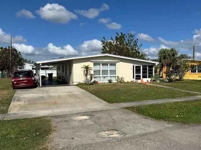 Single-family house For Sale in 21242, Glendale Avenue, Port Charlotte, Florida