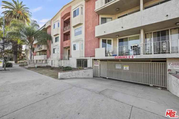 Condo For Sale in 4705, Kester Avenue, Los Angeles, California