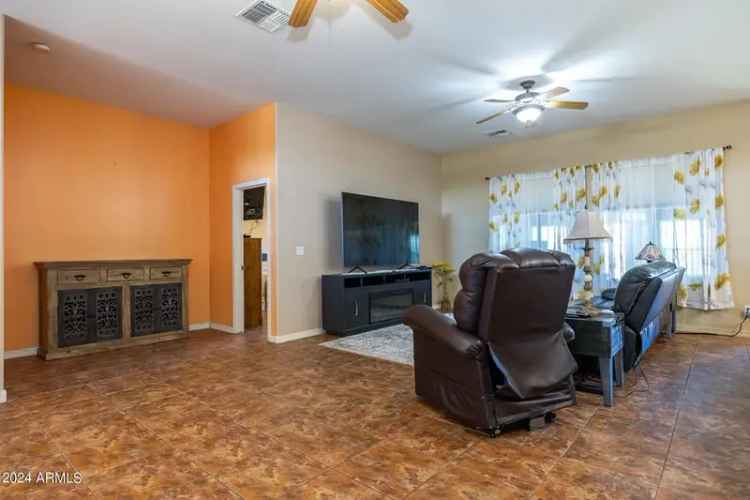 Single-family house For Sale in Arizona City, Arizona