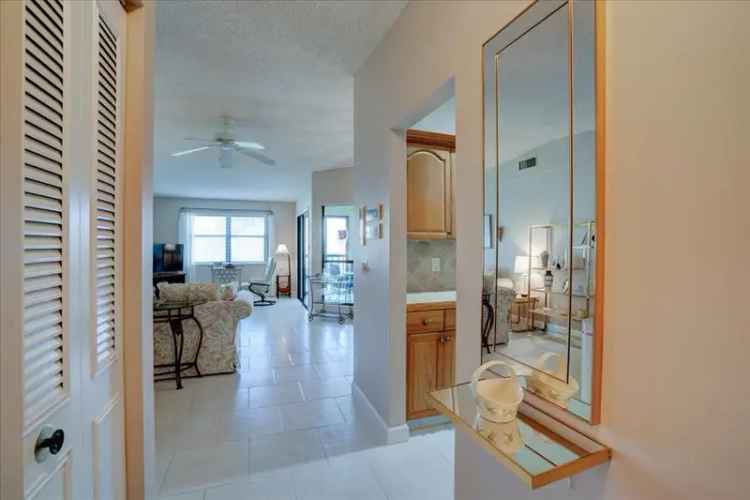 Condo For Sale in Greenacres, Florida