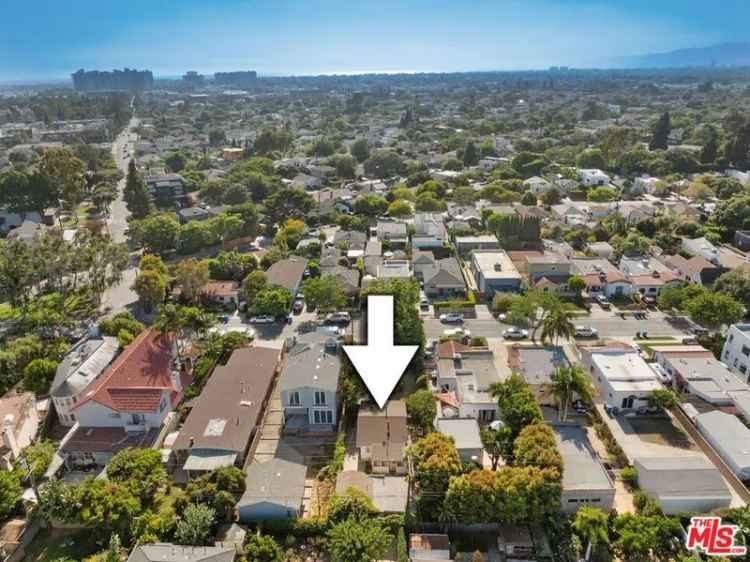 Single-family house For Sale in Culver City, California