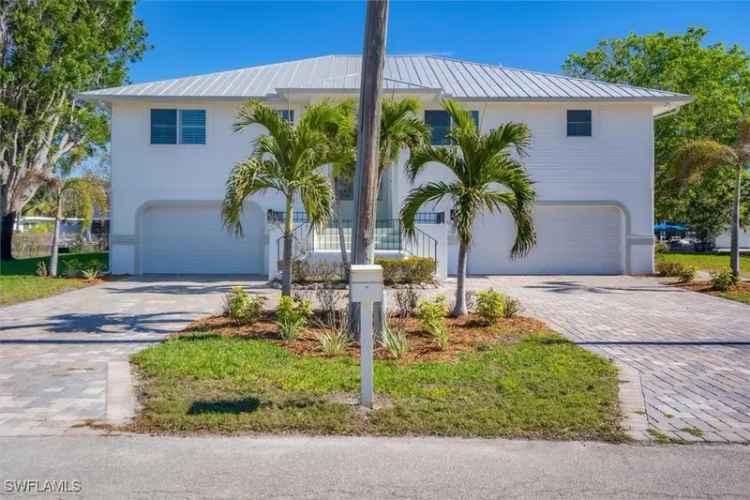 Single-family house For Sale in 24534, Redfish Street, Bonita Springs, Florida