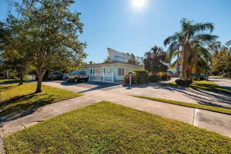 Multi-family house For Sale in 206, 9th Avenue Northeast, Saint Petersburg, Florida