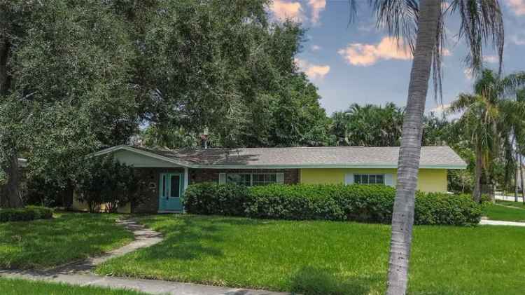 Single-family house For Sale in 498, Bayview Drive Northeast, Saint Petersburg, Florida