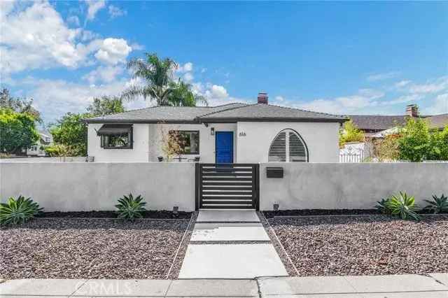 Single-family house For Sale in Fullerton, California